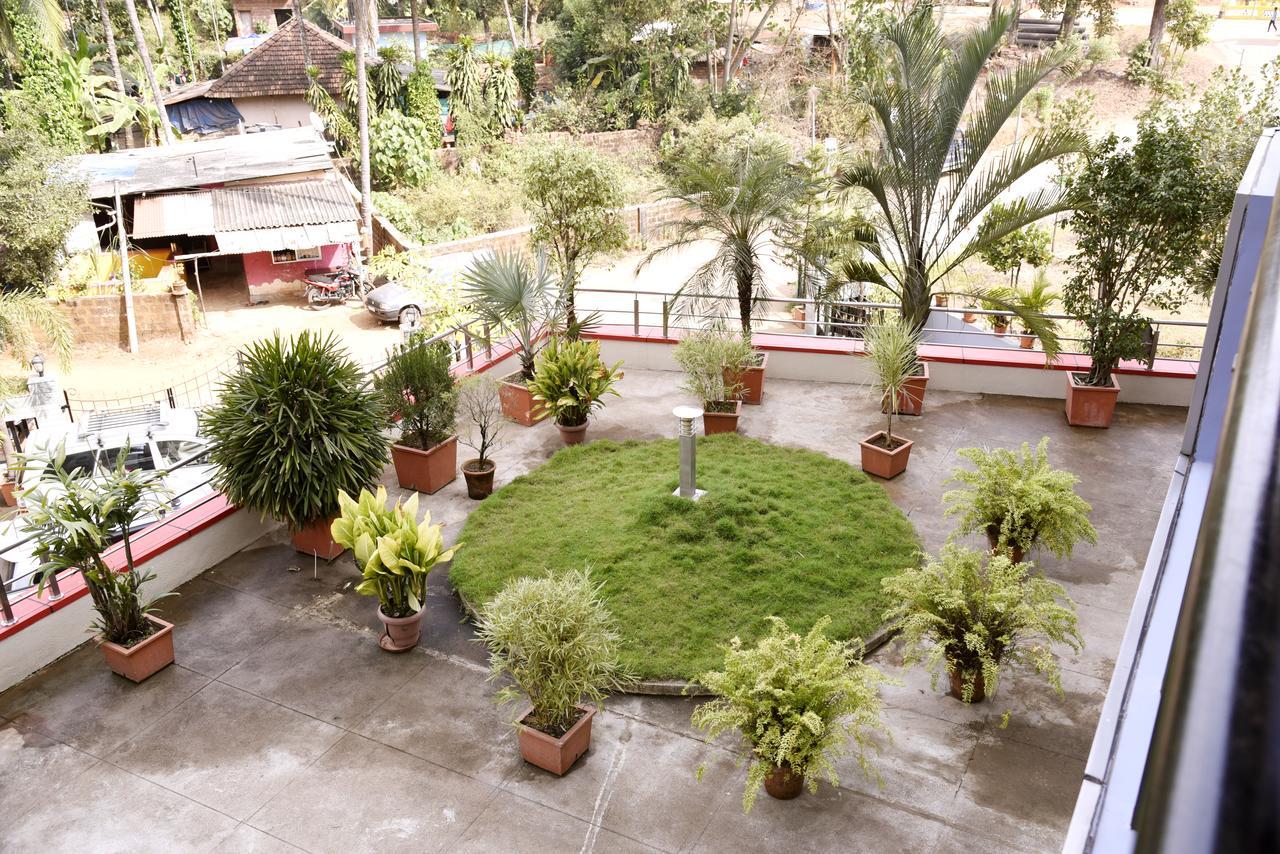 Slr Residency Hotel Subrahmanya Zewnętrze zdjęcie