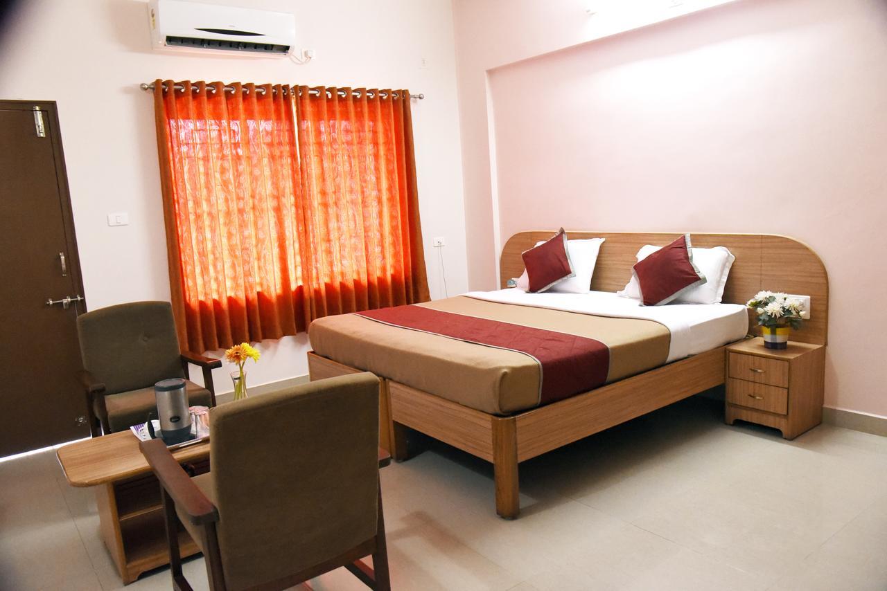 Slr Residency Hotel Subrahmanya Zewnętrze zdjęcie