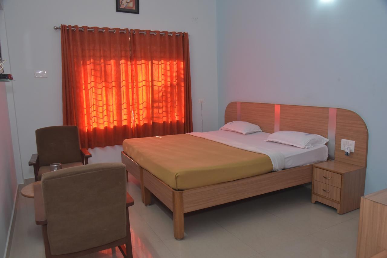 Slr Residency Hotel Subrahmanya Zewnętrze zdjęcie
