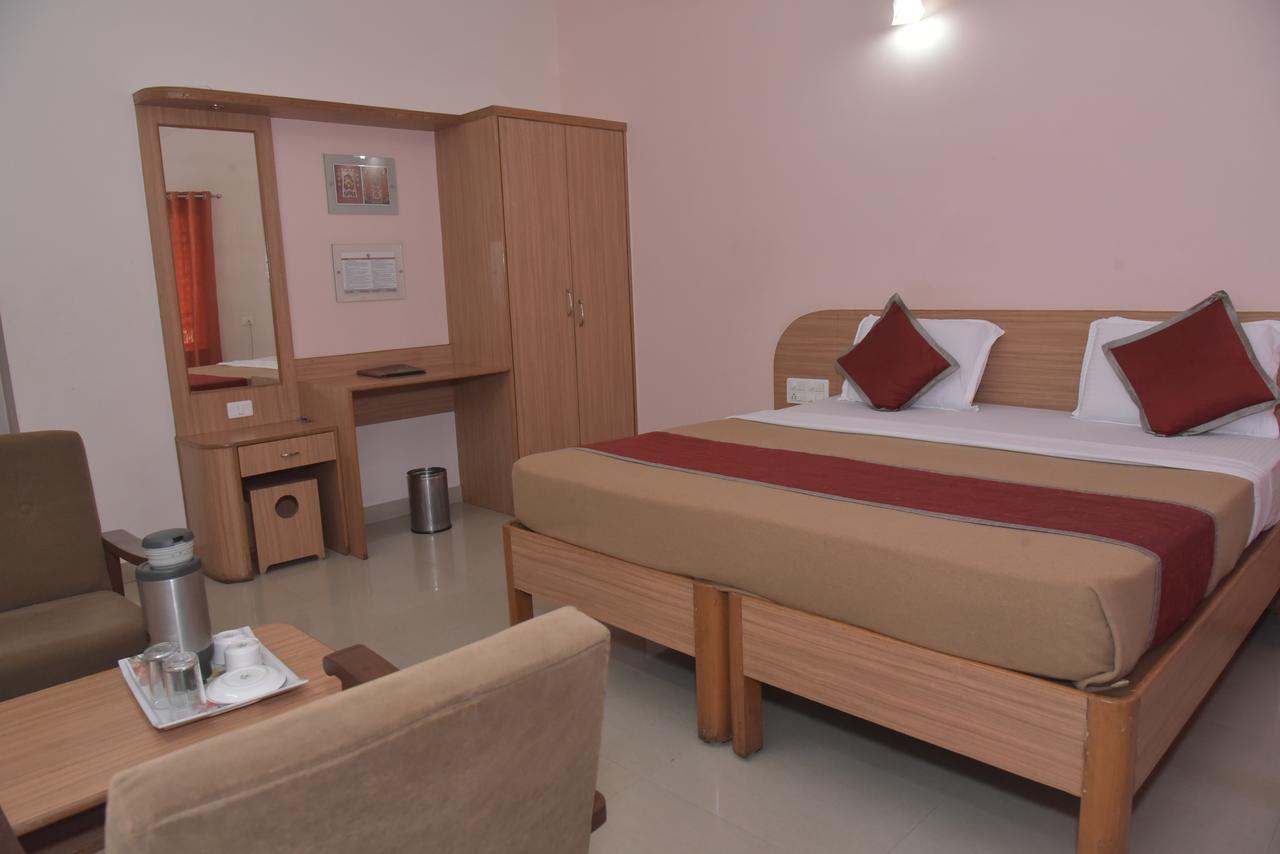 Slr Residency Hotel Subrahmanya Zewnętrze zdjęcie